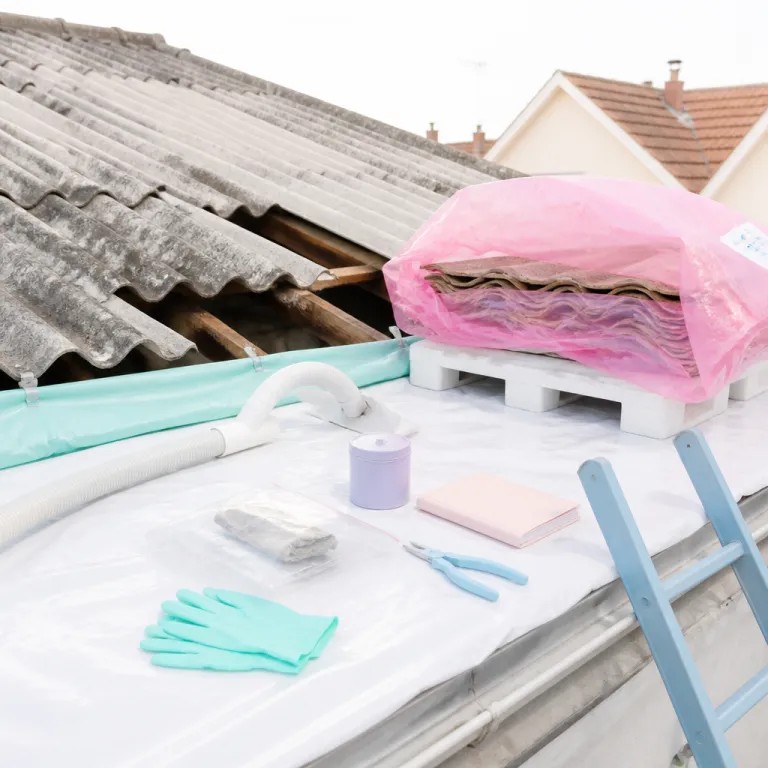 Toiture en fibrociment : reconnaître l'amiante et savoir quoi faire avant tous travaux